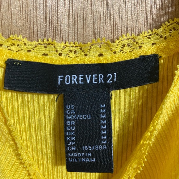 Forever 21 Mushroom crop top. Size medium. - Picture 4 of 4